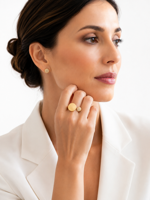Anillo ajustable dorado cepillado con circonita