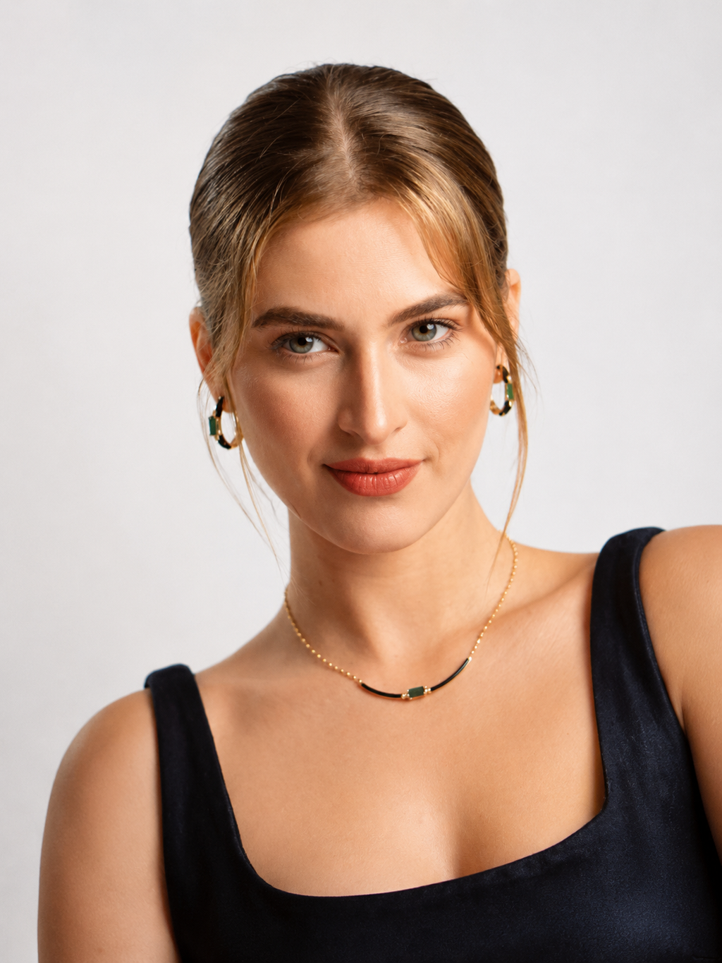 Groene kristallen geëmailleerde ketting