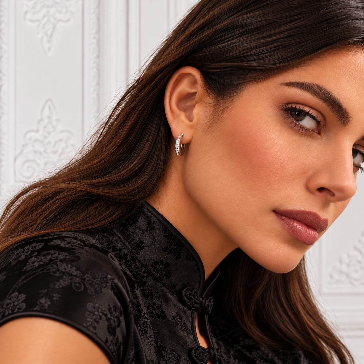 Aretes de aro huecos con circonita ovalada