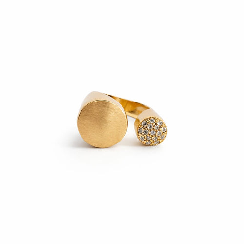18K gold-plated adjustable ring with a brushed finish and sparkling zirconia accents