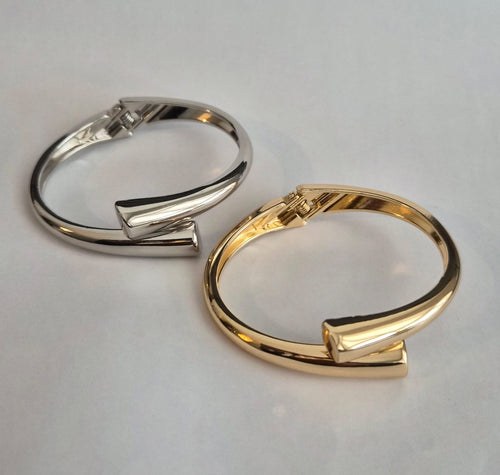 Pulseira minimalista prateada