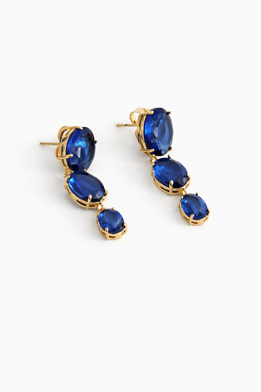Earrings plated with 18k gold and three deep blue crystals